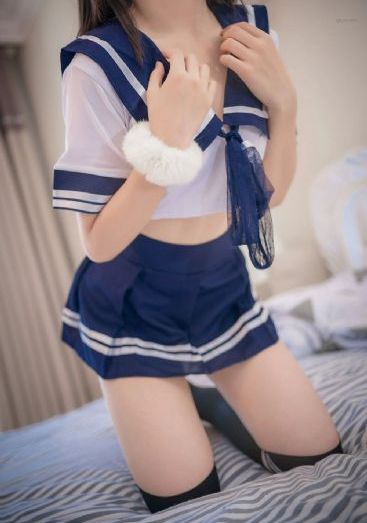 女大学生的沙龙室免费看_720全集在线观看