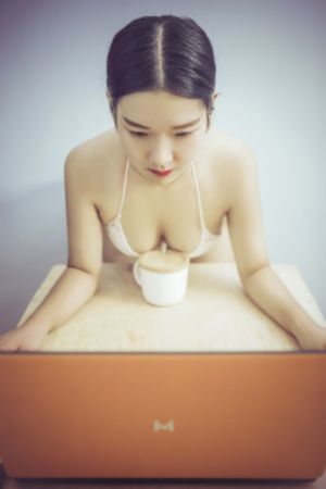 曰韩免费视频_1080HD高清在线观看